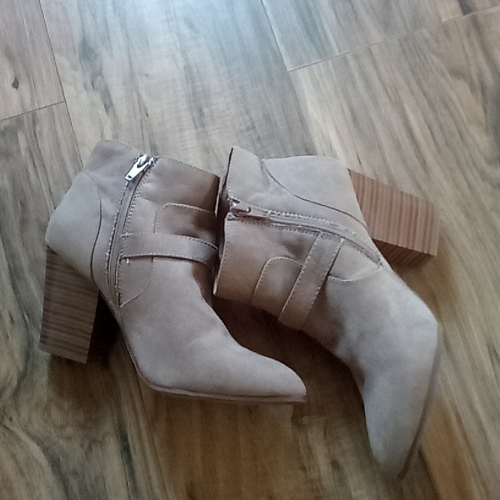 Boots - Picture 2 of 4